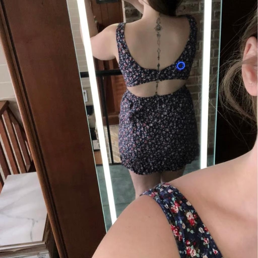 F21 open back floral dress Size medium.